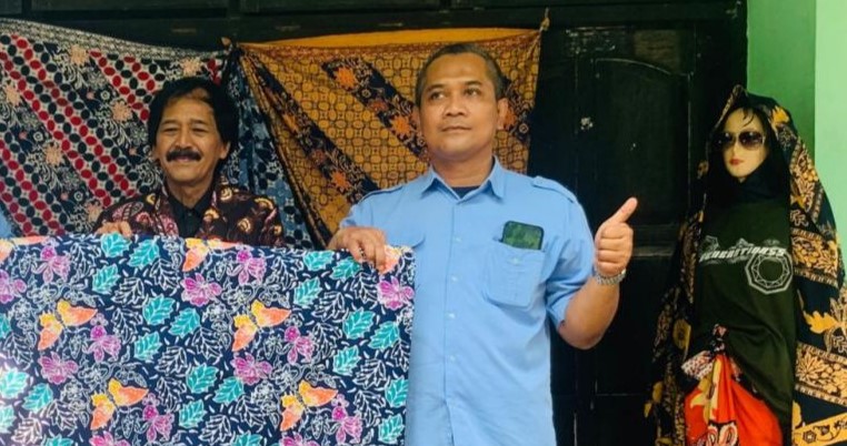 WAGA SAMBILEGI LOR BERLATIH MEMBATIK